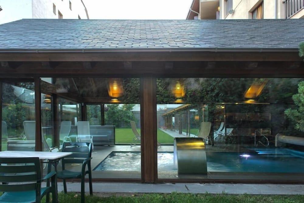 Apartamentos Pessets Adelaida Sort Exteriér fotografie