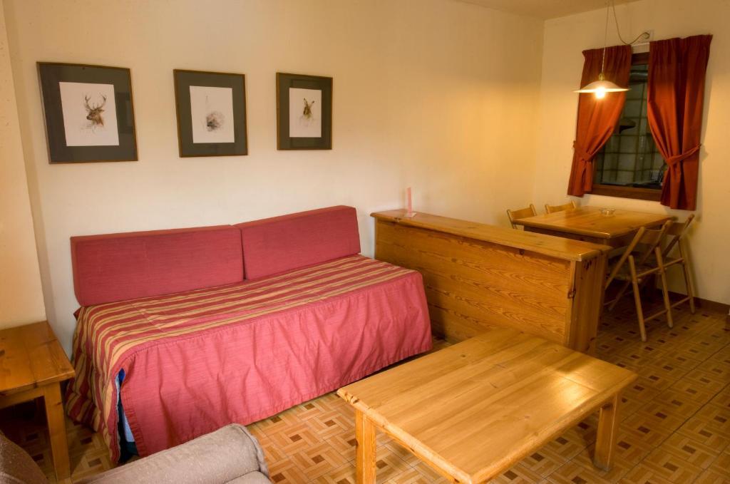 Apartamentos Pessets Adelaida Sort Pokoj fotografie