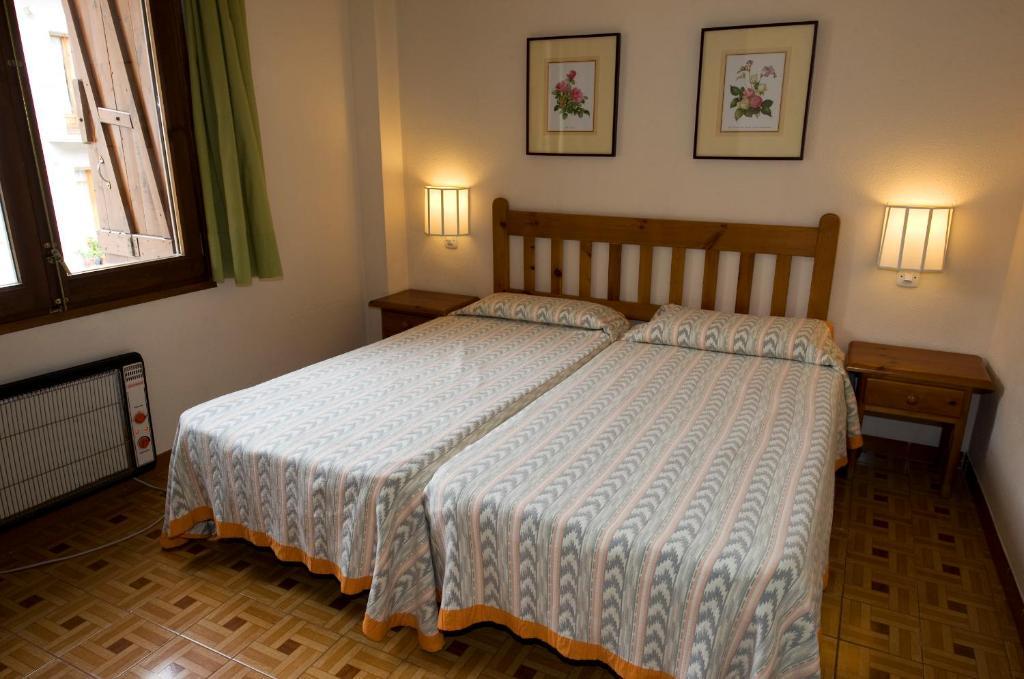 Apartamentos Pessets Adelaida Sort Pokoj fotografie