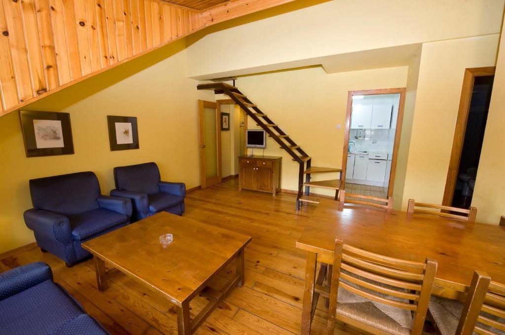 Apartamentos Pessets Adelaida Sort Pokoj fotografie